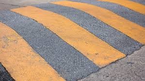 Imagem sobre quebra-molas