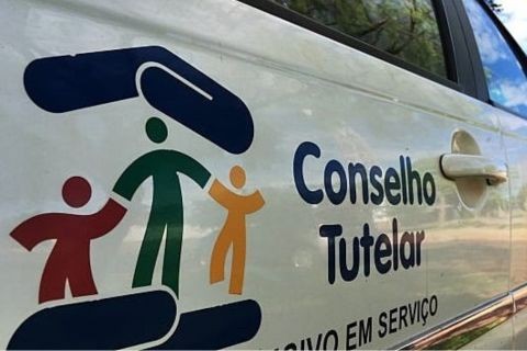 Criança de 2 anos é resgatada após mãe deixá-la com amiga e desaparecer