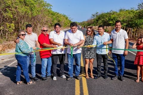 Governador inaugura novo acesso ao litoral piauiense e visita obras de destaque em Cajueiro da Praia