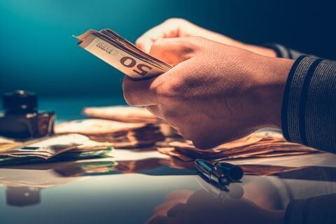 Bancos liberam primeiro lote do PIS/Pasep 2025; veja quem recebe